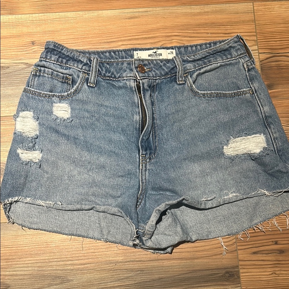 Hollister Curvy Ultra High-Rise Vintage Relaxed Mom Short 3”